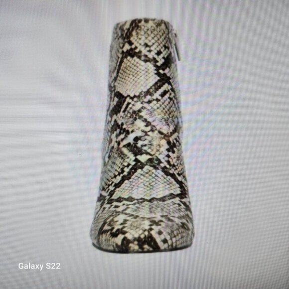 Bella Vita Women's Wilma Ankle Booties Taupe Snake Size 7 W. NIB - Picture 5 of 10